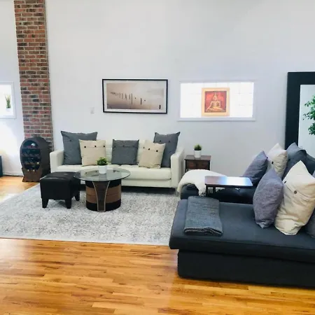 Updated Amazing Bi -Level Condo Minutes From Water Views Of New York City